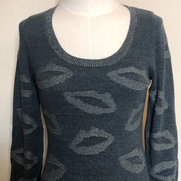 Sweater - Picture 2 of 6